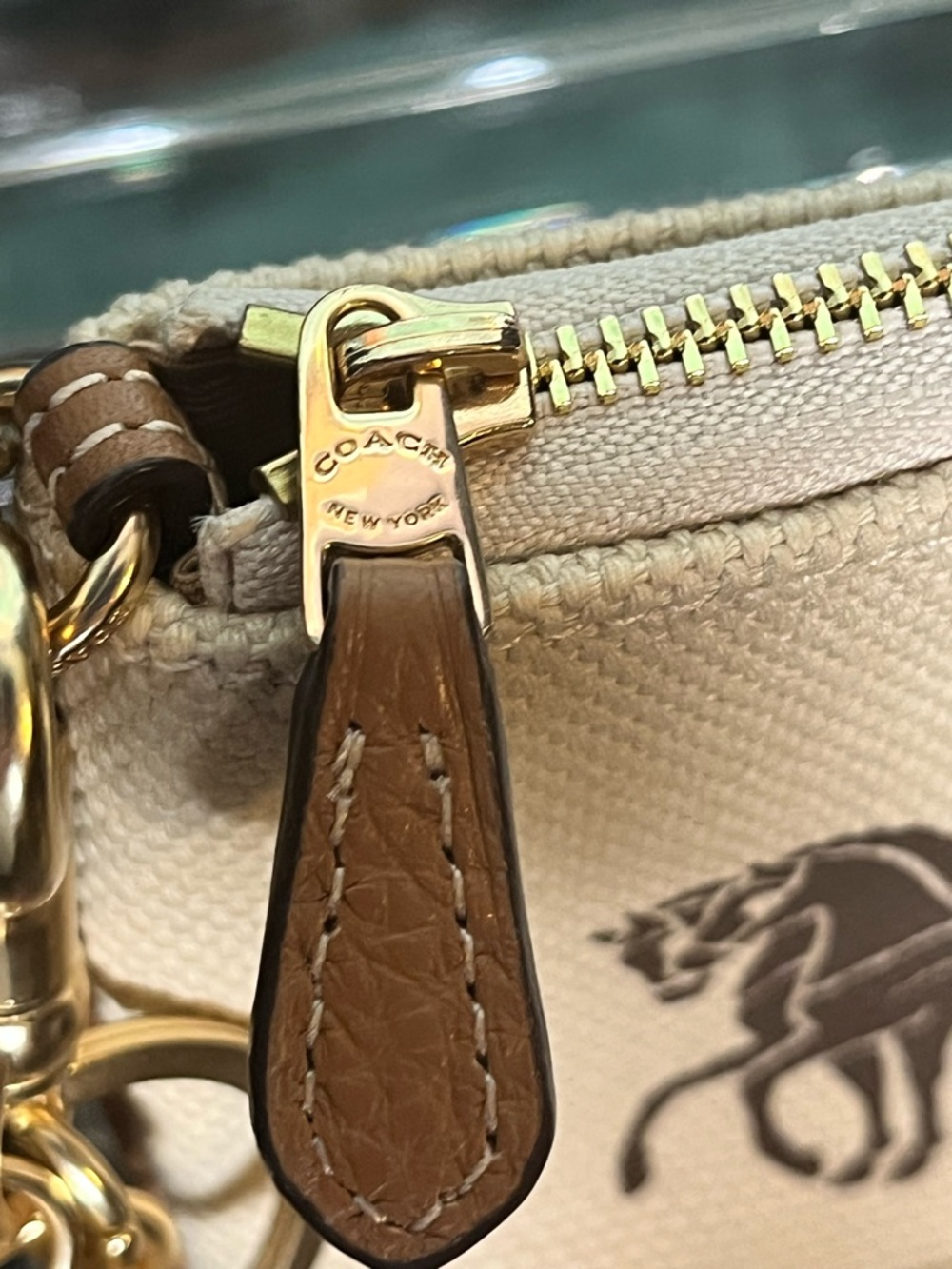 Coach Large Wristlet 19 Dreamy Veggie Horse & Carriage w/ Matching Radish Charm - Picture 3 of 6